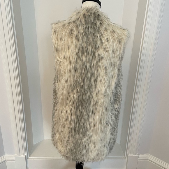 Fabulous Furs Faux Fur Vest in Cream and Gray - Picture 6 of 8